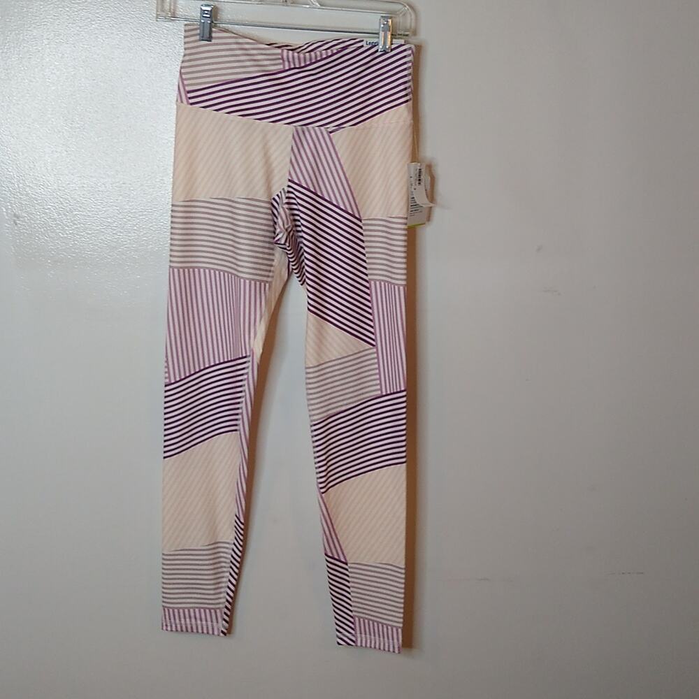 NWT Old Navy women's Size Medium leggings.